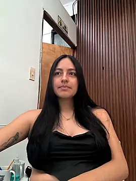 SophiCastro09  online show from 06-06-26, 12:32