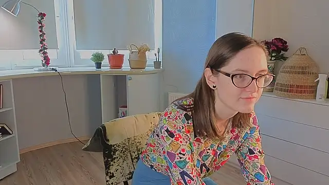 EstelaWeninger online show from 06-19-26, 04:07