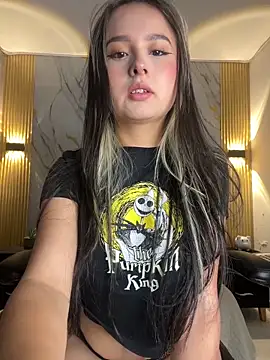 Snapshot of Tinakitten chatting on 06-13-26, 11:52 Tinakitten online show from 06-13-26, 11:52