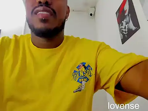 Snapshot of AlessandroHammed chatting on 06-17-26, 03:11 AlessandroHammed online show from 06-17-26, 03:11