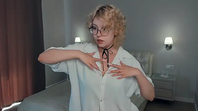 CarmelitaTruiolo online show from 07-19-26, 07:39