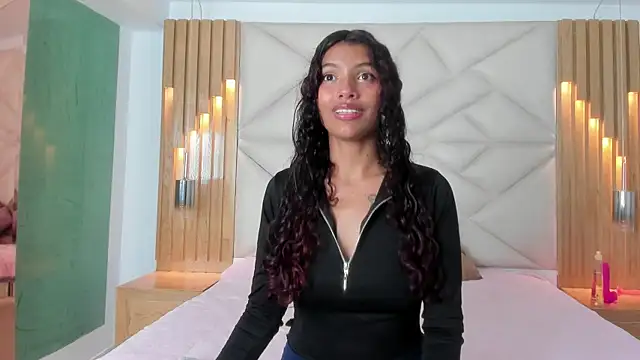 Snapshot of Aylin_valerie chatting on 06-18-26, 07:30 Aylin valerie online show from 06-18-26, 07:30