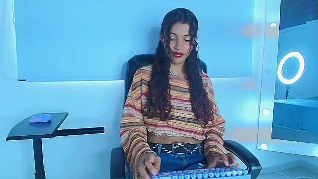 Snapshot of Aylin_valerie chatting on 06-23-26, 02:59 Aylin valerie online show from 06-23-26, 02:59