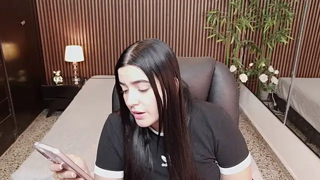 Snapshot of karilyncollinss chatting on 06-19-26, 08:25 karilyncollinss online show from 06-19-26, 08:25