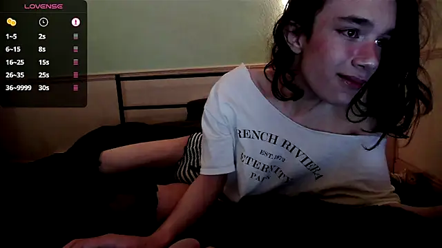 Straything online show from 06-15-26, 08:52