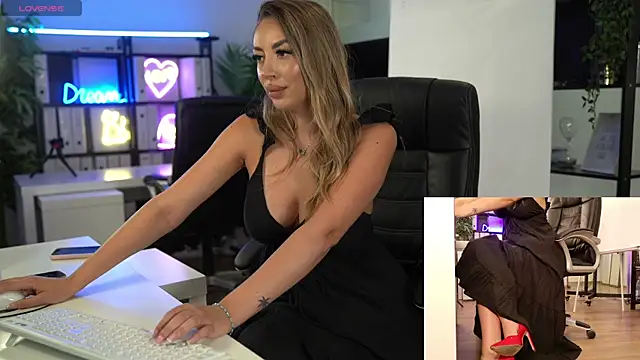 Snapshot of BabesGoWild chatting on 06-18-26, 04:55 BabesGoWild online show from 06-18-26, 04:55