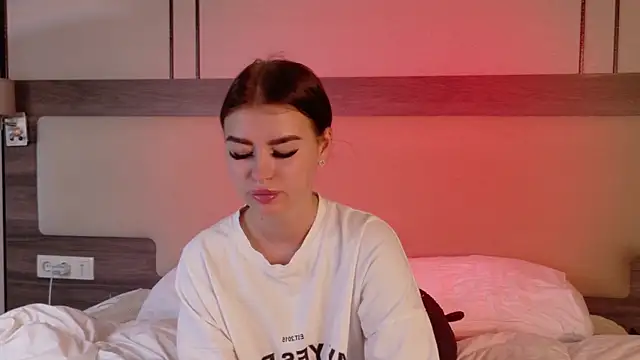 leonameilee online show from 06-18-26, 06:12