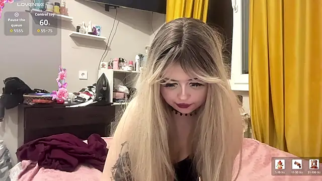 moonluv33 online show from 07-19-26, 03:20