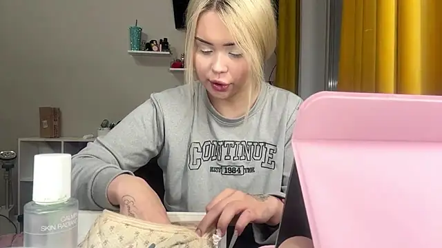 moonluv33 online show from 06-20-26, 01:16