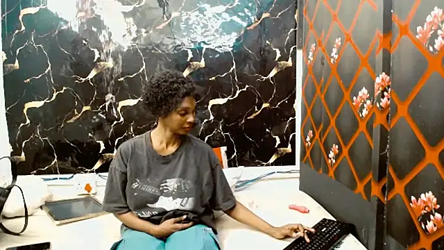 Snapshot of Caramelminxx_ chatting on 07-07-26, 07:45 Caramelminxx online show from 07-07-26, 07:45