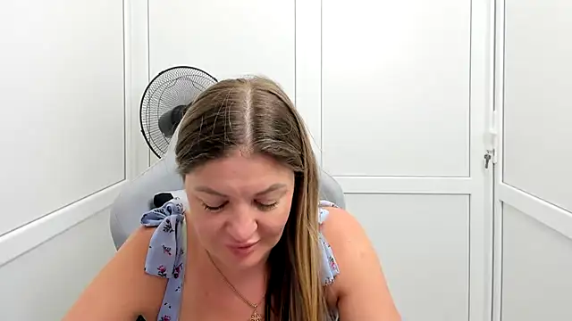 Snapshot of MiaSummerr_ chatting on 07-20-26, 06:43 MiaSummerr online show from 07-20-26, 06:43