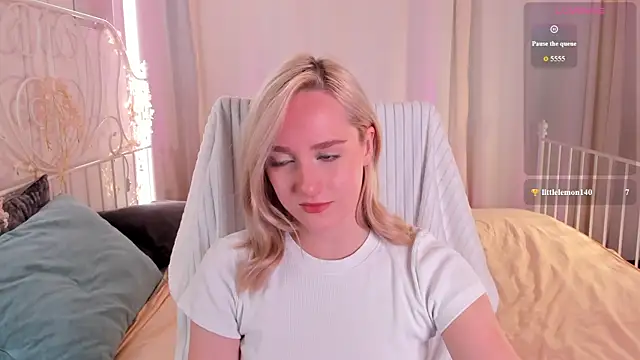 Chloe-Deccer online show from 07-13-26, 01:27