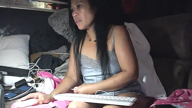 Snapshot of Hornygirltheone chatting on 09-10-25, 06:45 Hornygirltheone online show from 09-10-25, 06:45