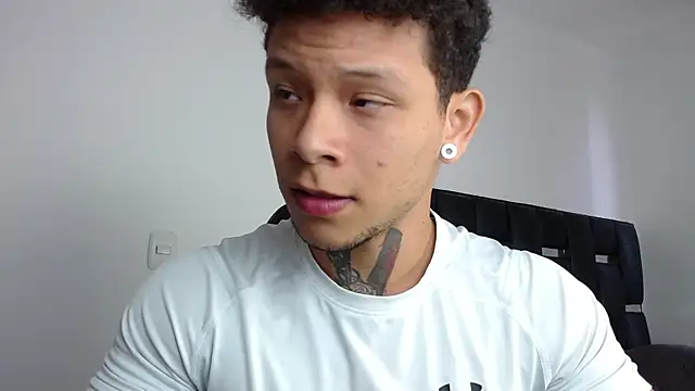 Snapshot of Erosscott_ chatting on 06-22-26, 06:16 Erosscott online show from 06-22-26, 06:16