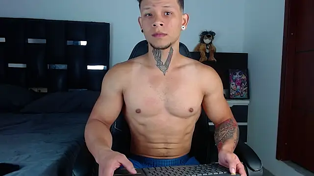 Snapshot of Erosscott_ chatting on 07-04-26, 10:36 Erosscott online show from 07-04-26, 10:36