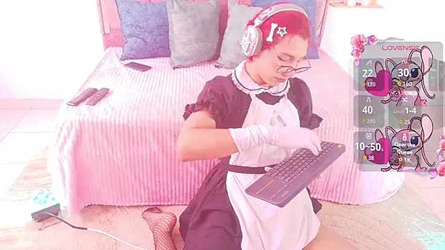 Snapshot of LEE_ROSES chatting on 06-15-26, 01:11 LEE ROSES online show from 06-15-26, 01:11