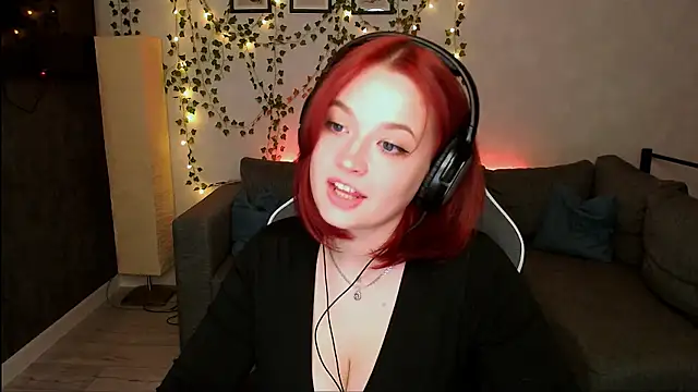 MiaSelene  online show from 06-18-26, 01:48