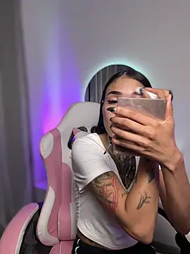 Babyygirl   online show from 06-10-26, 12:34