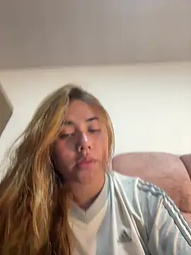 Issie 01 online show from 06-30-26, 03:17