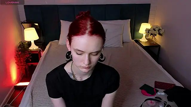 CrimsonMarquise online show from 06-09-26, 03:02