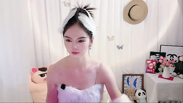 Snapshot of Ella-008 chatting on 06-15-26, 05:40 Ella-008 online show from 06-15-26, 05:40