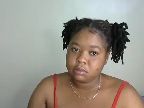 Snapshot of pretty_julie22 chatting on 06-19-26, 12:44 pretty julie22 online show from 06-19-26, 12:44