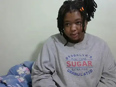 Snapshot of pretty_julie22 chatting on 06-27-26, 04:13 pretty julie22 online show from 06-27-26, 04:13