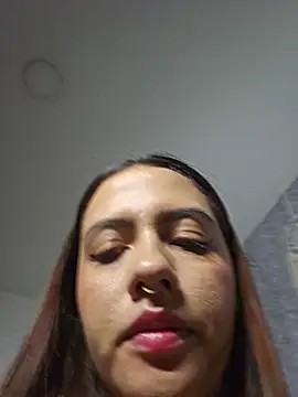 Snapshot of mile_latina chatting on 06-17-26, 06:57 mile latina online show from 06-17-26, 06:57