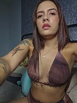 Snapshot of mile_latina chatting on 07-13-26, 05:51 mile latina online show from 07-13-26, 05:51