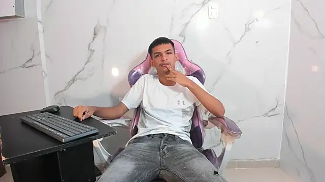 littlecum18 online show from 06-26-26, 12:00