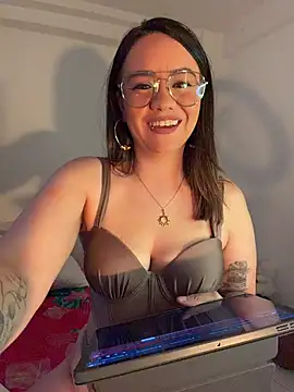 Emma Jonas online show from 06-15-26, 06:07