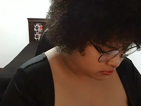 Snapshot of Lolacurly69 chatting on 06-16-26, 12:10 Lolacurly69 online show from 06-16-26, 12:10
