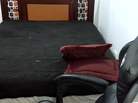 Snapshot of Lolacurly69 chatting on 06-20-26, 02:38 Lolacurly69 online show from 06-20-26, 02:38