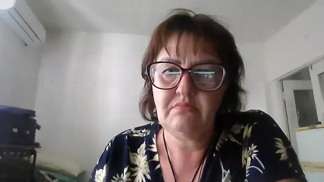 ErikaXShine online show from 06-18-26, 11:59