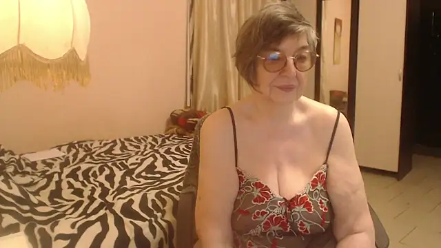 Sharon Amore online show from 11-28-25, 06:35