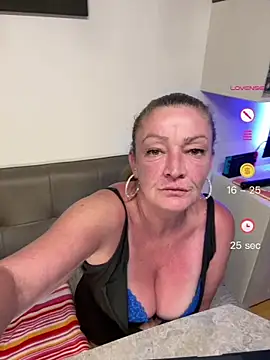 Snapshot of MumGabriela chatting on 07-26-26, 07:43 MumGabriela online show from 07-26-26, 07:43