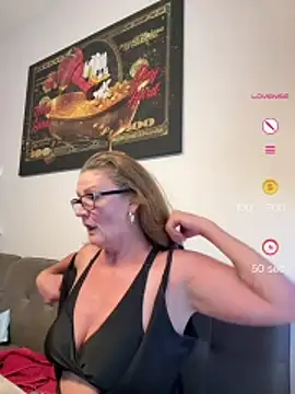 Snapshot of MumGabriela chatting on 07-15-26, 10:55 MumGabriela online show from 07-15-26, 10:55