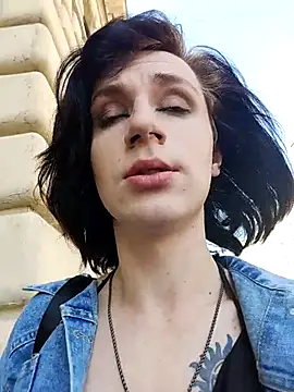 MickeQuinee online show from 07-17-26, 09:17