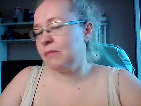 Viola27 online show from 06-15-26, 02:28