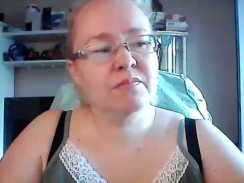 Viola27 online show from 06-19-26, 12:11