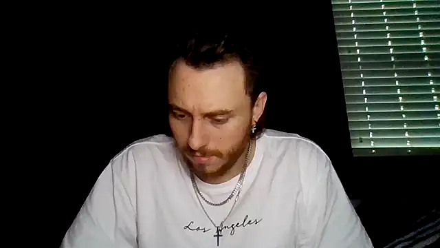 Snapshot of Mikecloudyhawk chatting on 06-19-26, 01:06 Mikecloudyhawk online show from 06-19-26, 01:06