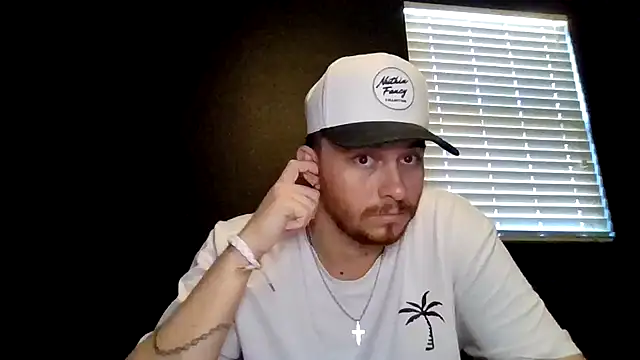 Snapshot of Mikecloudyhawk chatting on 07-05-26, 10:49 Mikecloudyhawk online show from 07-05-26, 10:49