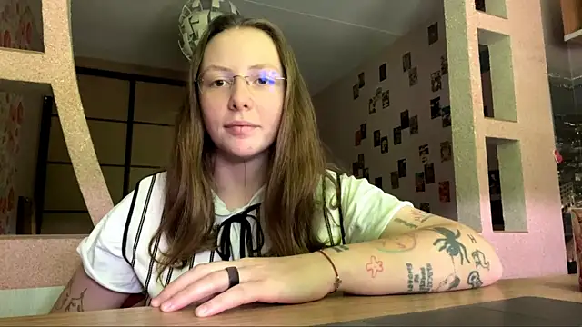 AlisonOhlmacher online show from 06-12-26, 10:24