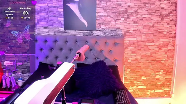 AngeliqueGirard online show from 06-12-26, 07:11