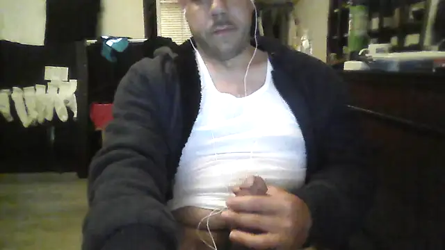 Snapshot of toosexy4myshirt chatting on 07-10-26, 07:41 toosexy4myshirt online show from 07-10-26, 07:41