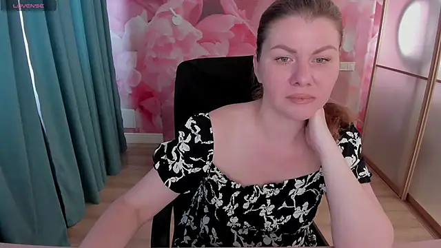 LunaKissesx online show from 06-12-26, 11:41