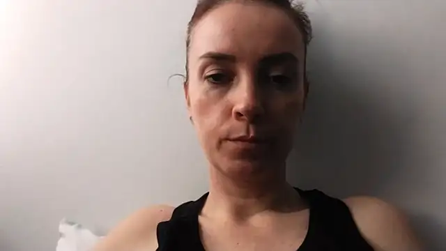 Snapshot of JenniferAlone chatting on 06-15-26, 02:17 JenniferAlone online show from 06-15-26, 02:17