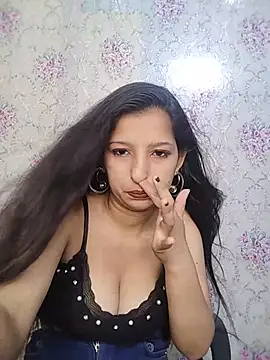 Snapshot of Queen_Rosyy chatting on 06-18-26, 03:49 Queen Rosyy online show from 06-18-26, 03:49