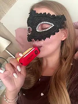 AlexandraMoore03 online show from 06-12-26, 12:03