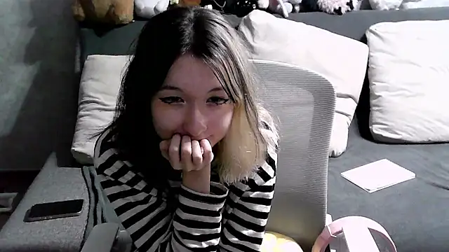 Lilfain baby online show from 07-28-26, 03:21